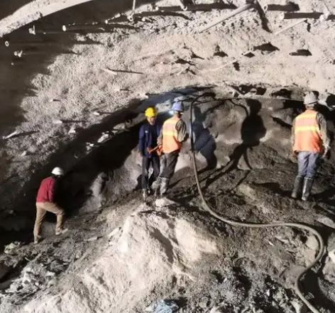 苏家屯拱顶带模注浆料的施工流程及注意事项